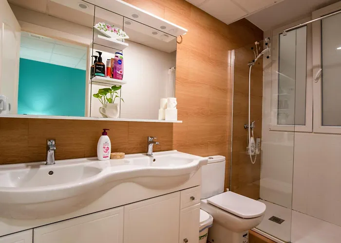 Mirador 1 Del Mercado Central - Habitacion Con Bano Privado En El Centro De La Ciudad Vella