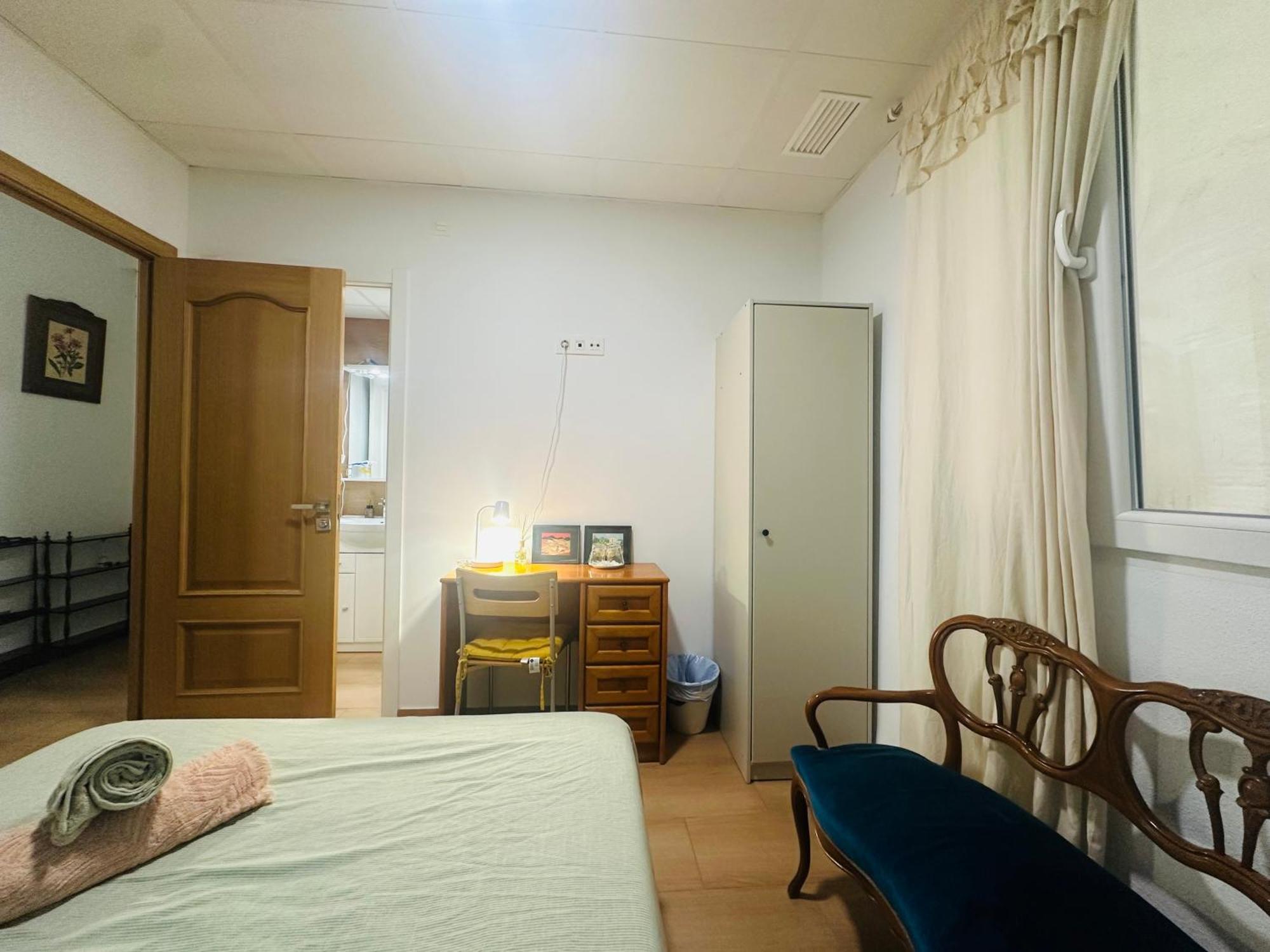 Mirador 1 Del Mercado - Con Bano Privado En El Centro De La Ciudad Vella Homestay *