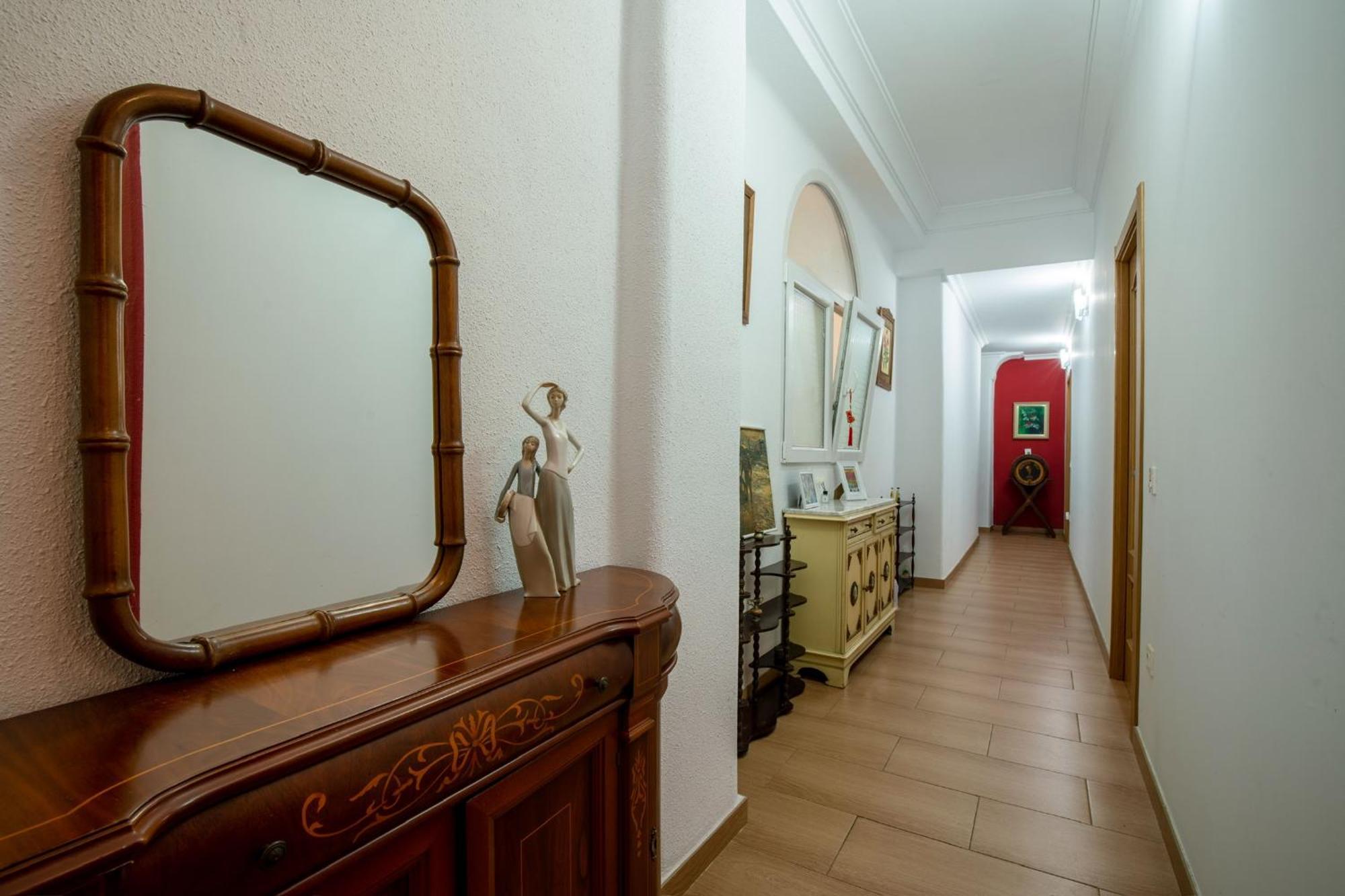 Mirador 1 Del Mercado - Con Bano Privado En El Centro De La Ciudad Vella Homestay *